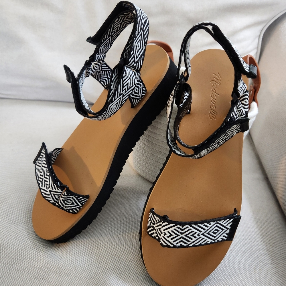 Madewell Sz 7 The Maggie Sandal in Recycled Webbing, NWOT